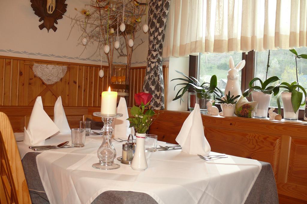 Gasthof-Pension Zur Klause Раттен Экстерьер фото