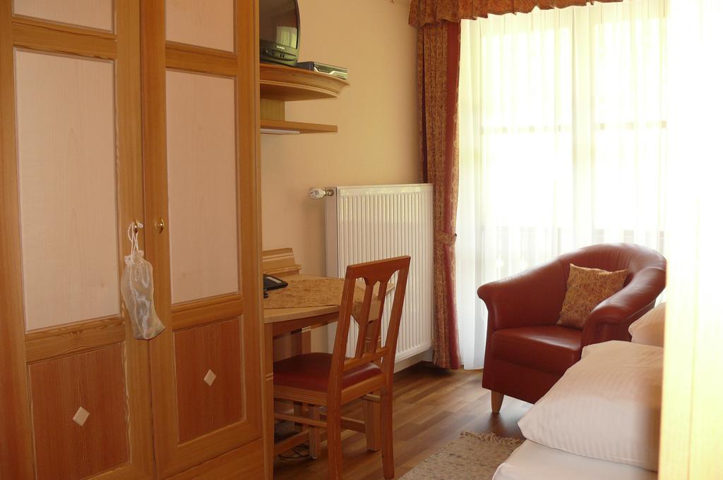 Gasthof-Pension Zur Klause Раттен Экстерьер фото