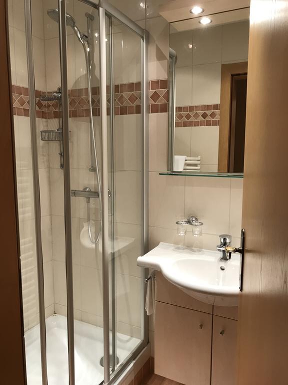 Gasthof-Pension Zur Klause Раттен Экстерьер фото