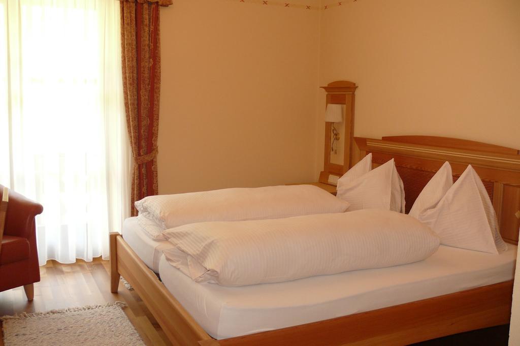 Gasthof-Pension Zur Klause Раттен Экстерьер фото
