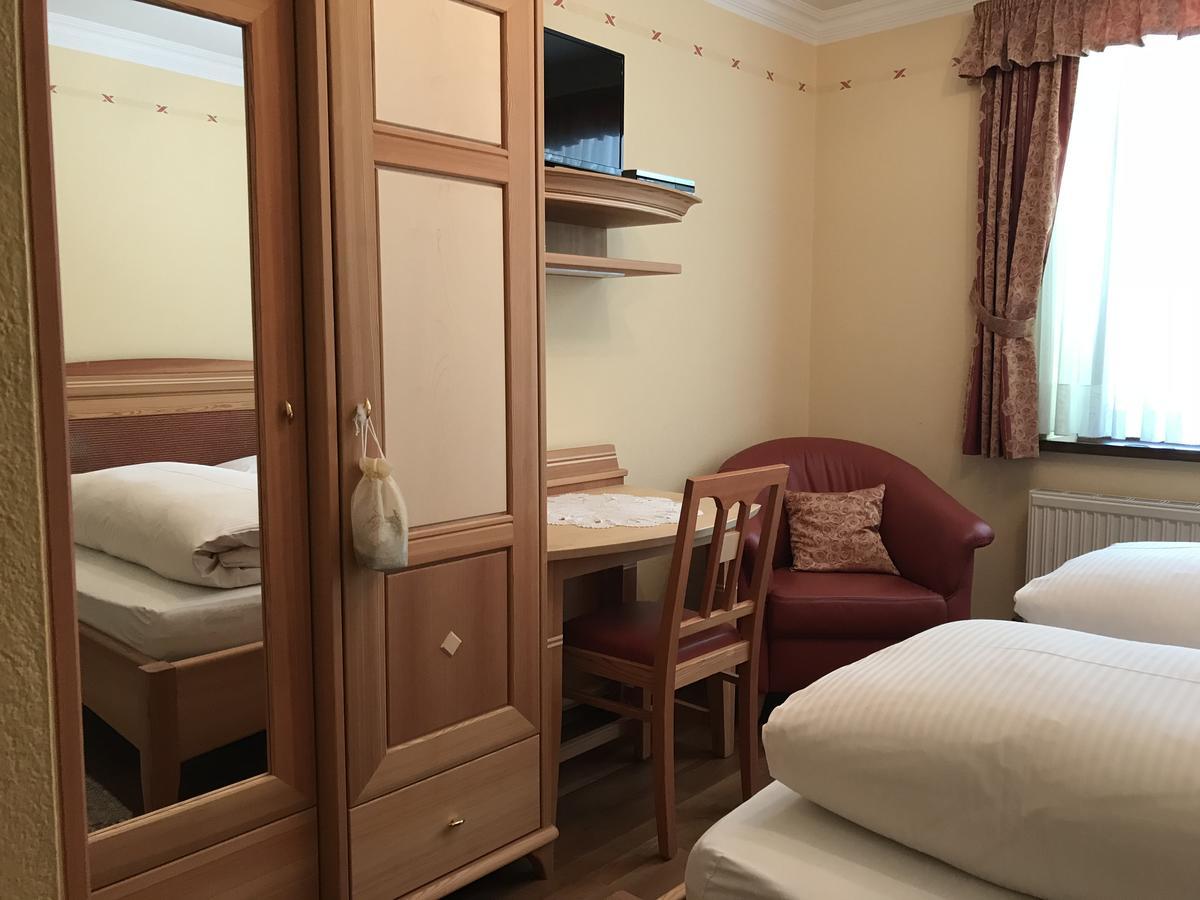Gasthof-Pension Zur Klause Раттен Экстерьер фото