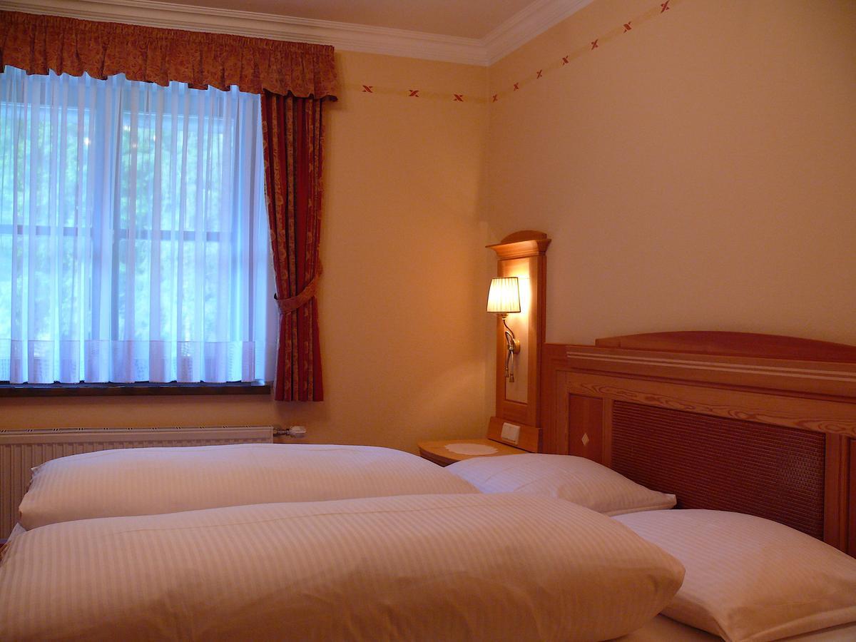 Gasthof-Pension Zur Klause Раттен Экстерьер фото