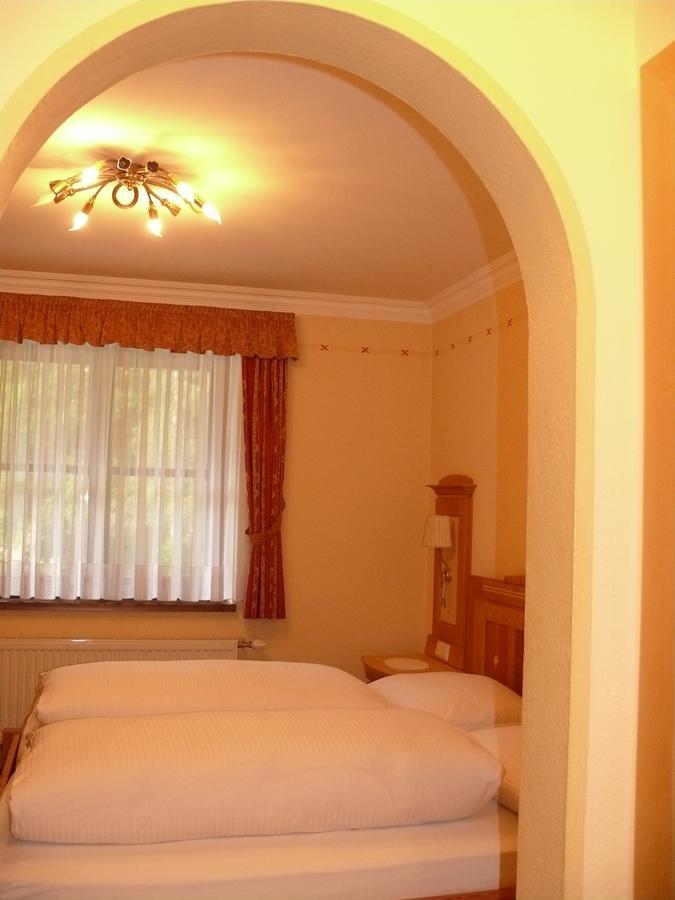 Gasthof-Pension Zur Klause Раттен Экстерьер фото