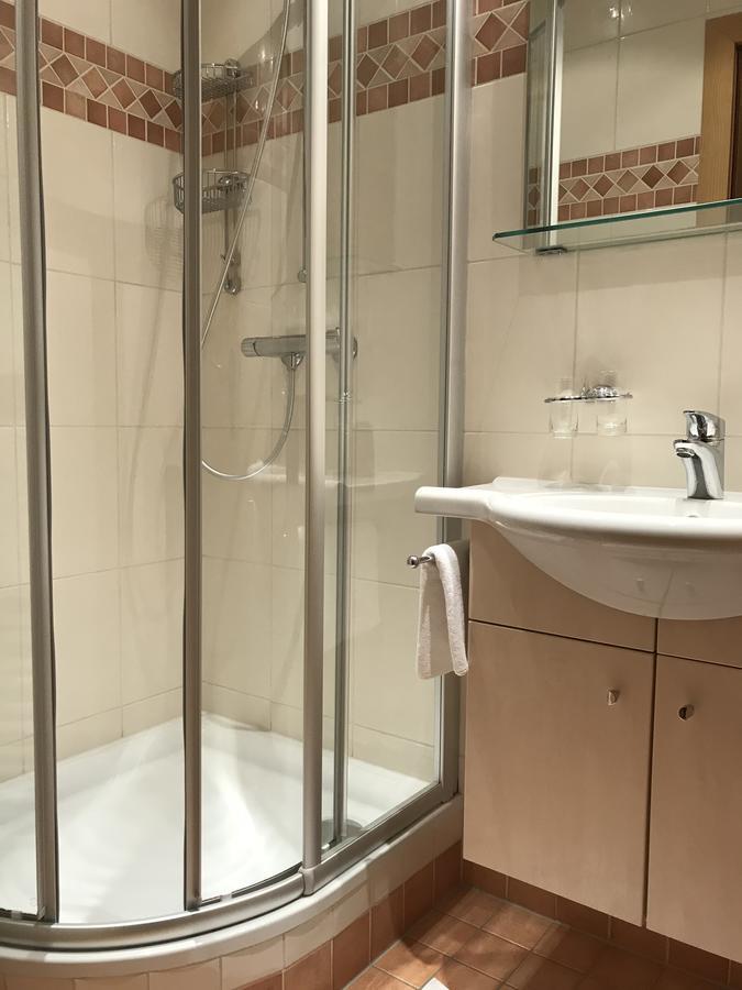 Gasthof-Pension Zur Klause Раттен Экстерьер фото
