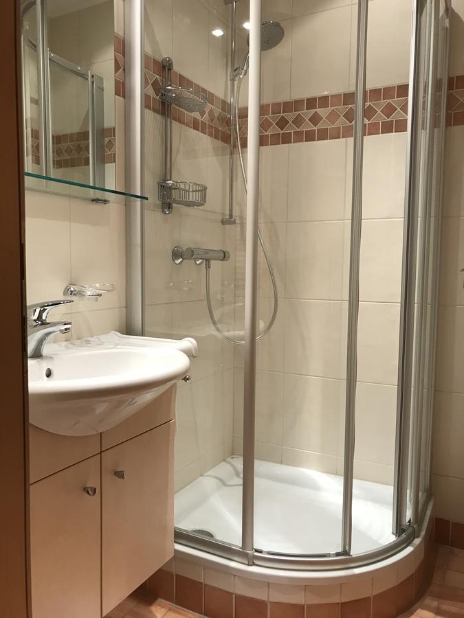 Gasthof-Pension Zur Klause Раттен Экстерьер фото