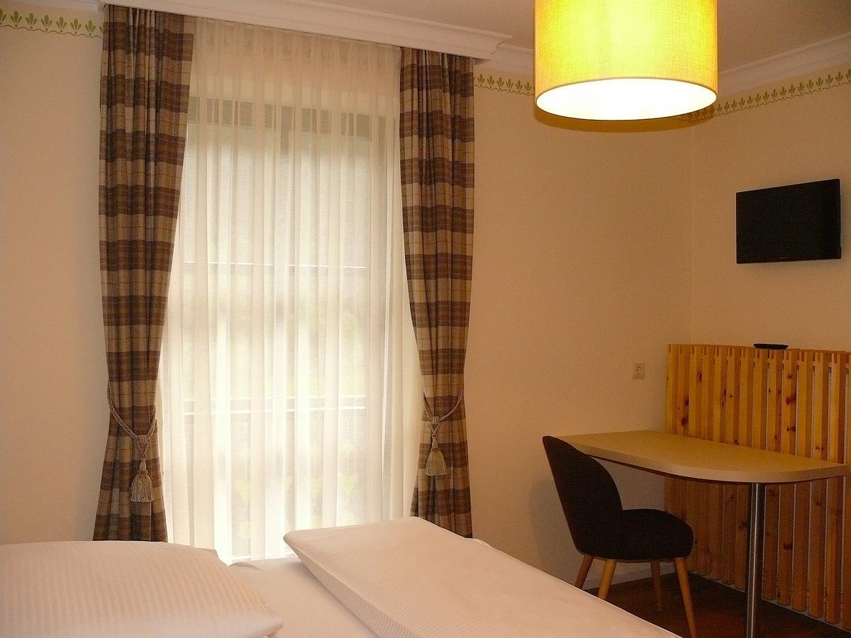 Gasthof-Pension Zur Klause Раттен Экстерьер фото